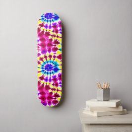 Skate Retro Tie-Dye Olhe em Pinks, Blues, Amarelo