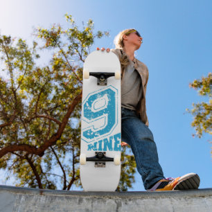 Skate Retrotipografia Minimalista - Número Azul 9