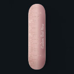 Skate Rosa de Texto Personalizado Dissipadores Sparkle L<br><div class="desc">Rosa de Texto Personalizado Blush Glitter Sparkle Drips Rosa Wedding ou Fornecimentos de Partido / Presente - Adicione Seu Texto / Nome Único ou Remova Texto - Faça seu Presente Especial - Redimensionar e mover ou remover e adicionar texto / elementos com ferramenta de personalização. Design por MIGNED. Por favor,...</div>