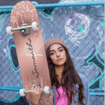 Skate Rosa dourado Folha Luminosa Monograma Bonito<br><div class="desc">Este design pode ser personalizado escolhendo a opção personalizar para adicionar texto ou fazer outras alterações. Se este produto tiver a opção de transferir o design para outro item, certifique-se de ajustar o design para o ajustado, se necessário. Entre em contato comigo em colorflowcreations@gmail.com se desejar usar este design em...</div>