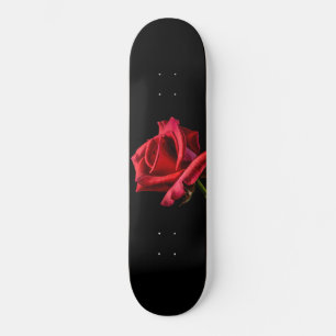 Skate Rosa vermelha contra fundo preto