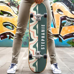 Skate Roxo e Verde Abstrato Moderno Retro Mármore Espira<br><div class="desc">Destaque-se no parque de skate com nosso Skateboard Pink And Green Retro Modern Abstract Marble Swirl! Este design atraente apresenta padrões giratórios em tons rosa e verde, inspirados na arte abstrata retrô e moderna. Perfeito para skatistas que amam designs únicos e artísticos, esta prancha combina estilo e funcionalidade. Feita com...</div>