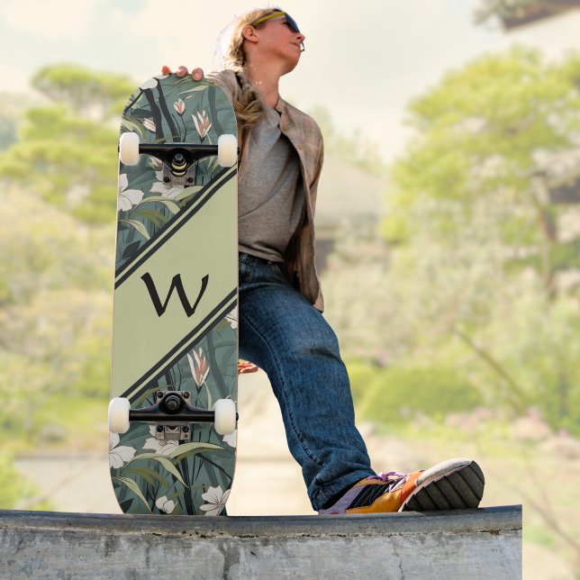 Skate Sage Green Chinoiserie Floral White Initial  (Criador carregado)