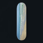 Skate Sandpiper de Seashore Personalizado de Foto em Pra<br><div class="desc">Esta bela prancheta fotográfica ao largo apresenta uma linda onda azul verde rolando para a praia. O bonito azul claro do céu ensolarado e do oceano junto com a areia clara da praia faz o fundo perfeito para o skate de verão.</div>