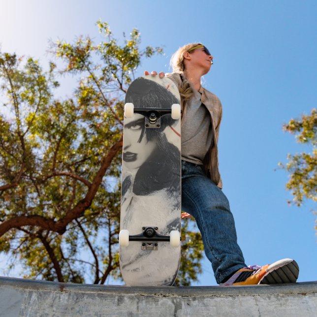 Skate She Who Is... (Ao ar livre 1)