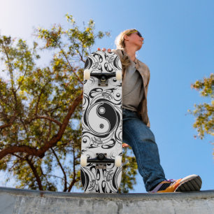 Skate Símbolo Yin & Yang Preto e Branco Estilo Tatuagem