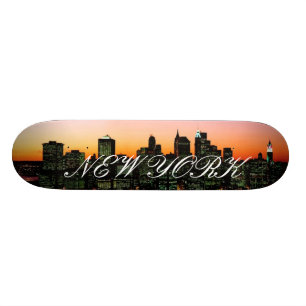 Skate Skyline de Manhattan no crepúsculo, imagem de New