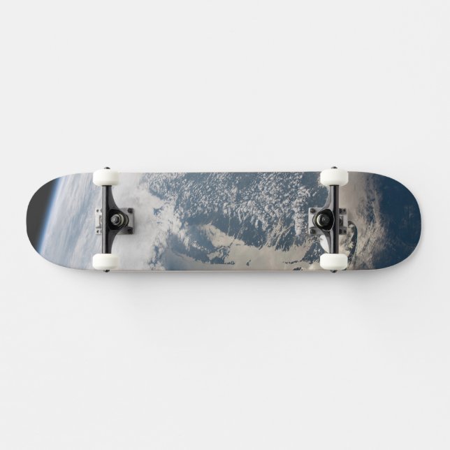 Skate Sol Nas Águas Da Terra. (Horz)