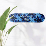 Skate Sombras de padrão azul personalizáveis<br><div class="desc">Sinta as vibrações tropicais em tons de azul! Inspirados pelas origens do skate de surfar em calçadas de tons de azul como o mar e os oceanos são incorporados a esta design. Personalize com seu Nome ou texto. Esta imagem é uma fotografia original de JLW_PHOTOGRAPHY</div>