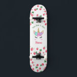 skate Strawberry Unicorn com nome<br><div class="desc">Faça deste skate de Formoreira Unicórn seu próprio skate adicionando seu texto. Para acessar ferramentas avançadas de edição,  vá para "Personalizar este modelo" e clique em "Detalhes",  role para baixo e pressione o link "clicar para personalizar mais".</div>