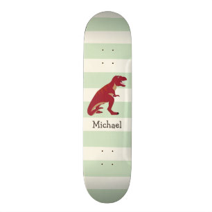 Skate T-Rex Vermelho nas faixas verdes do Pastel