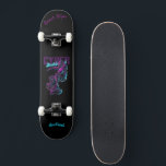 Skate Tabuleiro cibernético com legenda e nome<br><div class="desc">Torne este skate seu próprio conteúdo adicionando seu texto. Para acessar ferramentas avançadas de edição, vá para "Personalizar este modelo" e clique em "Detalhes", role para baixo e pressione o link "clicar para personalizar mais". Ideal para qualquer ocasião como aniversário ou graduação, para skatistas que amam o estilo do grafite....</div>