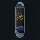 Skate Tabuleiro negro do Agate do Monograma Dourado<br><div class="desc">Monograma Dourado a preto com bordas brilhantes douradas de cor preta azul. Estilo de brilho.</div>