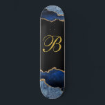 Skate Tabuleiro negro do Agate do Monograma Dourado<br><div class="desc">Monograma Dourado a preto com bordas brilhantes douradas de cor preta azul. Estilo de brilho.</div>