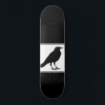 Skate Tabuleiro Preto Raven Negro<br><div class="desc">Um preto gótico ilustrado,  corado no skate preto.</div>