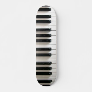Skate teclado de piano preto e branco