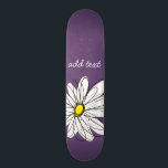 Skate Texto de Script de Margarida Whimsical Roxo e Amar<br><div class="desc">Uma peça de arte dúzia e caprichosa,  hipster. Você pode adicionar um nome,  monograma ou outro texto personalizado. Se você precisar mover a arte ao redor,  clique no botão personalizar para fazer alterações.</div>