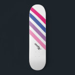 Skate Tinta Rosa Personalizada<br><div class="desc">Este skate feminino é decorado com faixas ousadas de rosa,  roxo,  azul e branco com tipografia negra. Personalize-o alterando o nome ou fazer-o para um monograma.</div>