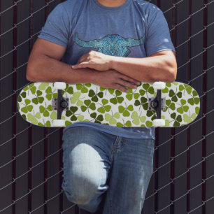 Skate Trevo Verde em uma Variedade de Tons