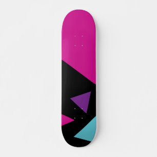 Skate Triângulos em rosa, roxo, azul e preto