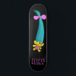 Skate *~* Troll AP89 Iniciais Negra Neon Diversão<br><div class="desc">(Pesquise o código AP89 para itens de Troll e AP88 para itens de tema medieval ) Transferência fácil para outros produtos Zazzle. Skateboard de fundo BLACK. Personalize / Personalize suas INICIAIS / MONOGRAM. Engraçado, Troll de Cabelo Longo. Cores néon brilhantes. Este é um design de Trending Topics popular para alguém...</div>