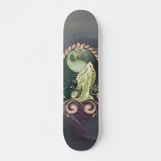Skate Um pavão majestoso em ouro e verde. (Frente)