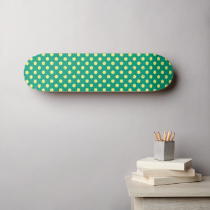 Skate Verde esmeralda com as bolinhas amarelas por