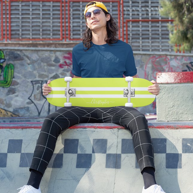 Skate Verde limão White Racing Stripes Monogramas Legal (Lime Green White Racing Stripes Monogrammed Cool Skateboard)