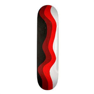 Skate vermelho, branco e preto