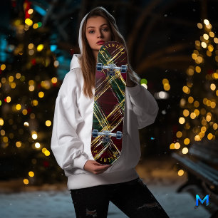 Skate Xadrez Festivo Ousado com Destaques Dourados