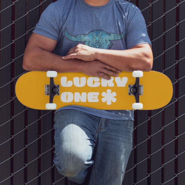 Skateboard Amarelo - Sortudo (Ao ar livre 3)