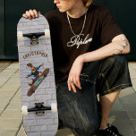 Skateboard Bunny Rabbit Brick Wall Name<br><div class="desc">O skate de coelho de skate de hip hop urbano para rapazes/crianças. Texto personalizável do nome no fundo da parede de tijolos de cinzas escuras e claras.</div>