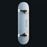 Skateboard com Glitter Azul Giroso com Nome<br><div class="desc">Personalize facilmente este baralho de skate de faux rosa personalizado. Torne este skate seu próprio conteúdo adicionando seu texto. Para acessar ferramentas avançadas de edição, vá para "Personalizar este modelo" e clique em "Detalhes", role para baixo e pressione o link "clicar para personalizar mais". Ideal para qualquer ocasião como aniversário...</div>