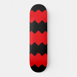 Skateboard com Listras Zig Zag Vermelhas e Pretas
