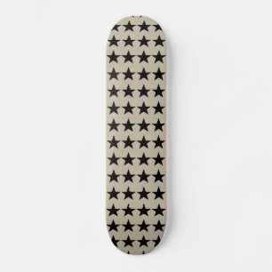 Skateboard com Padrão de Estrelas Bege e Preto