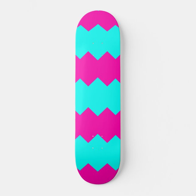 Skateboard com padrão de listras em zigue-zague ro (Frente)