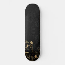 Skateboard com Padrão Decorativo Preto e Dourado