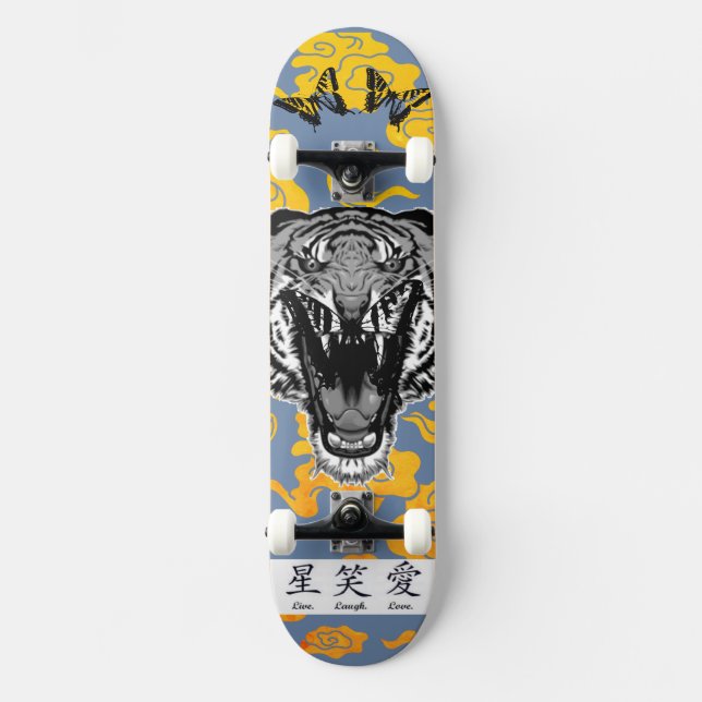 SKATEBOARD COM TIGER JAPONÊS E NUVENS AMARELAS (Frente)