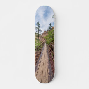 Skateboard da Ponte Walkway com Sete Folhas