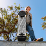 Skateboard do Mapa do Nova Iorque<br><div class="desc">Um mapa único da bela cidade de Nova Iorque,  Nova Iorque. Este skate apresenta um mapa de ruas da cidade,  dentro,  uma fronteira preta no topo e no fundo. Uma maneira divertida de representar a cidade em que você ama e reside!</div>