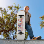 Skateboard dos EUA - Bandeira Americana - Patrióti<br><div class="desc">EUA - Estados Unidos da América - Sinalizador - Patriótico - Dia da Independência - 4 de julho - Personalizável - Escolha / Adicione seu Texto / Cor / Imagem Única - Faça seu presente especial - Redimensione e mova ou remova e adicione elementos / imagem com a ferramenta de...</div>