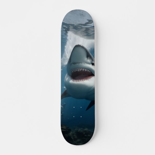 Skateboard Tiburón en el Mar Azul (Frente)