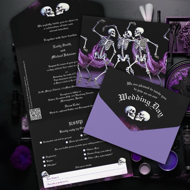 Skeletons Dançantes Convite para Casamento Gótico  (Purple Gothic Wedding Invitations to set the scene at your Gothic Gathering. Perfect for steampunk.)
