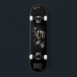 Skull "sua vez" skate com aspas personalizadas<br><div class="desc">Torne este skate seu próprio conteúdo adicionando seu texto. Para acessar ferramentas avançadas de edição, vá para "Personalizar este modelo" e clique em "Detalhes", role para baixo e pressione o link "clicar para personalizar mais". Ideal para qualquer ocasião como aniversário ou graduação, para skatistas que amam o estilo do grafite....</div>
