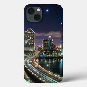 Skyline da cidade de Miami com a ponte na noite