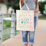 Sleepover Bag Editável Coluna Bolsa<br><div class="desc">Este design adorável pode ser personalizado para as suas combinações de cores favoritas. Faz um presente excelente! Encontre papelaria e presentes no nosso compro: www.berryberrysweet.com.</div>