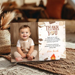 S'more Campfire Birthday Cartões de agradecimentos<br><div class="desc">Expresse sua gratidão da forma mais doce com nosso Cartões de agradecimentos Foto de Aniversário S'more Campfire. Apresentando um tema acolhedor com ilustrações de s'mores e um local para adicionar uma foto favorita da celebração, este cartão adiciona um toque pessoal e rústico às suas notas de agradecimento. Perfeito por mostrar...</div>