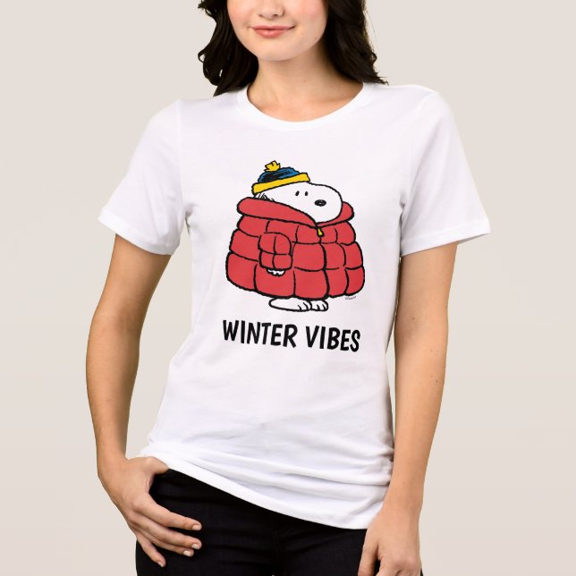 Snoopy Winter in Puffer Coat Tri-Blend Shirt (Frente)