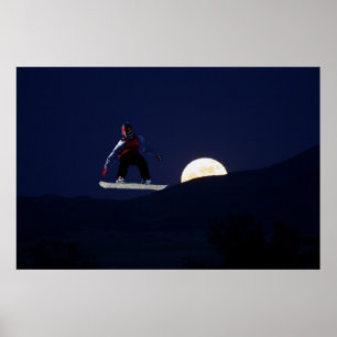 Snowboard sobre o Poster de lua completo