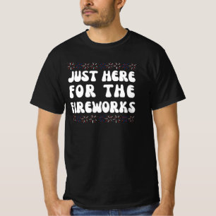 Só Aqui Pela Queima de Fogos Camiseta engraçada